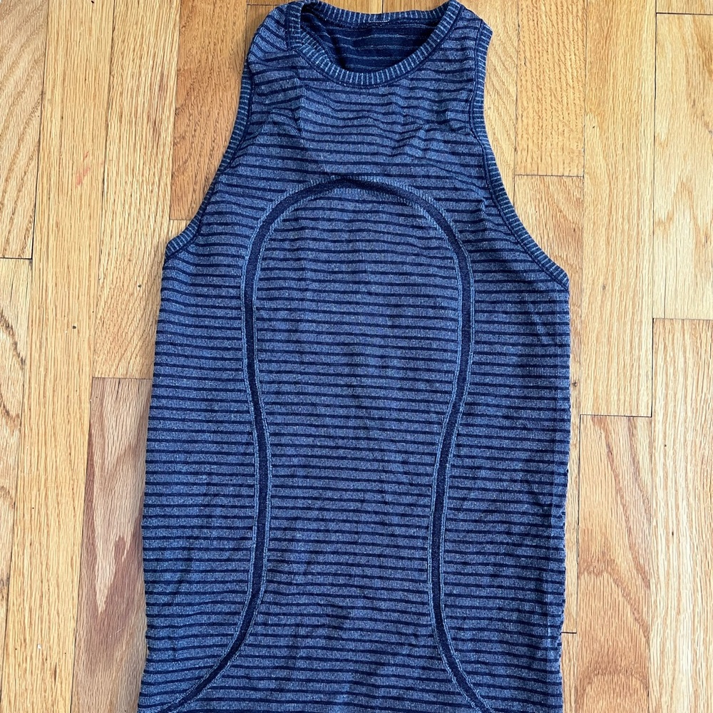 Lululemon workout tank in dark grey size 4 worn once perfect condition